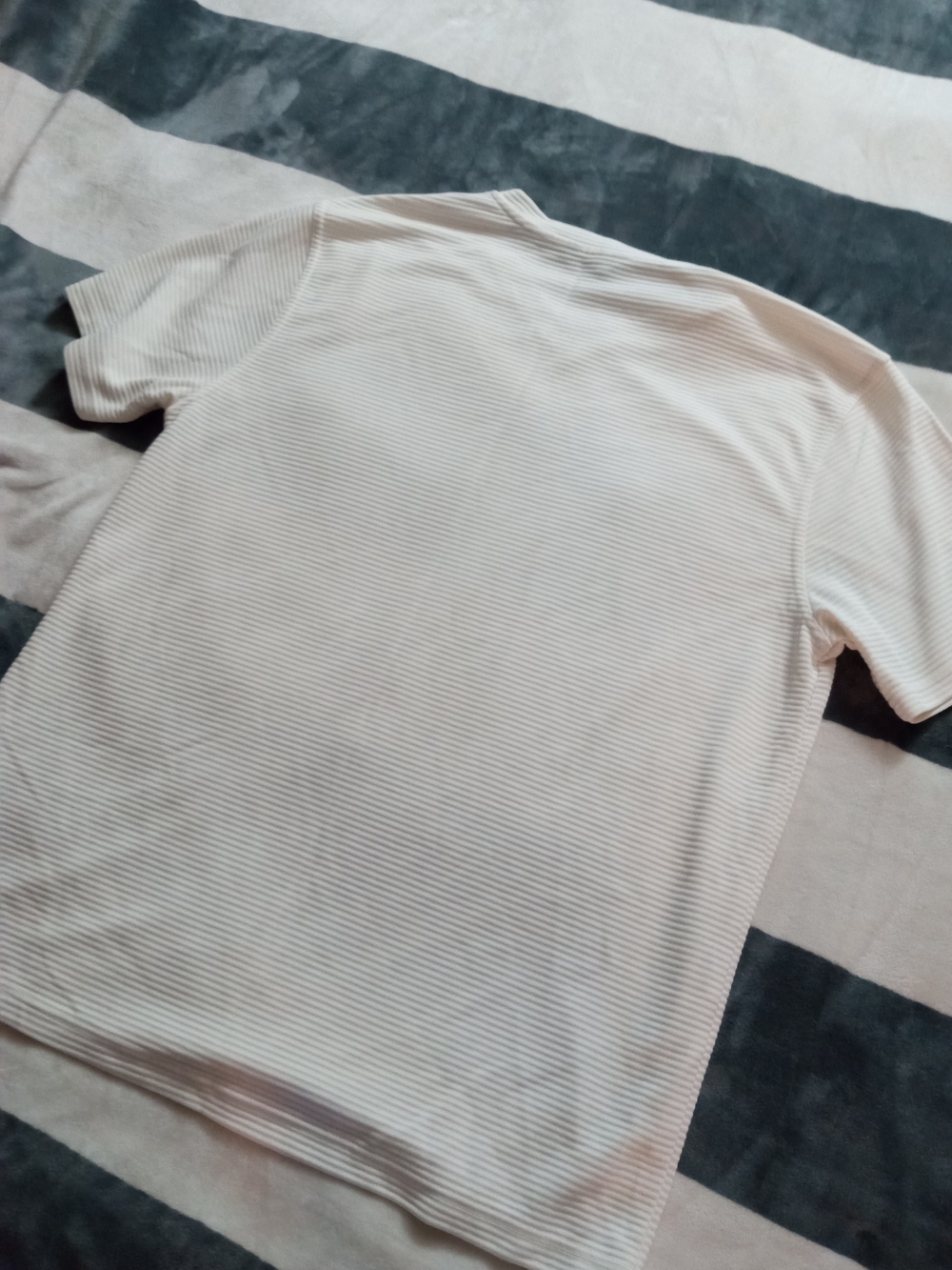 Kenneth Blake Cream Ribbed V-Neck Tee - Picture 7 of 8